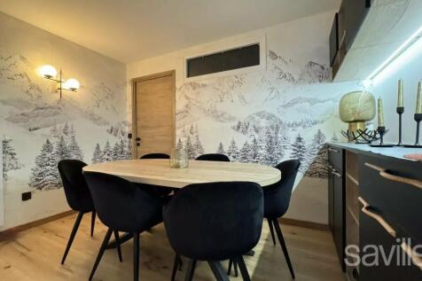 Dining room apartment Courchevel Moriond