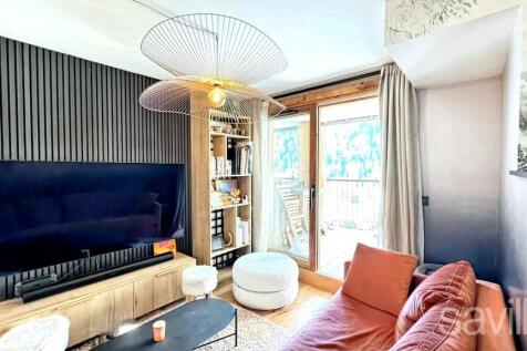 Lounge balcony mountain view apartment Courchevel 