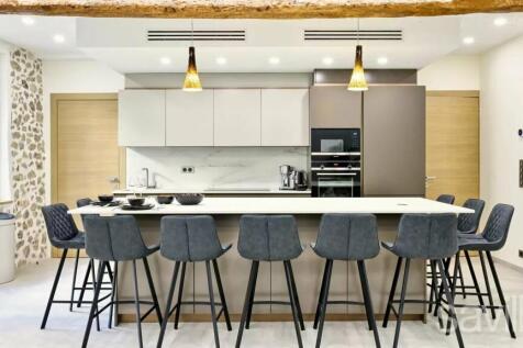 refurbished apartment for sale Antibes Old Town