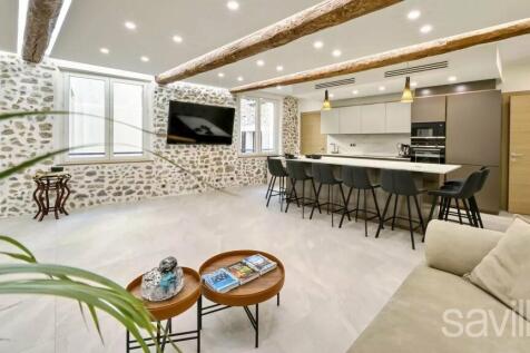 Two bedroom apartment for sale Antibes Old Town