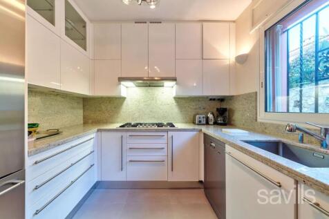 Equipped kitchen 