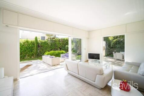 reception room opening onto terrace and garden