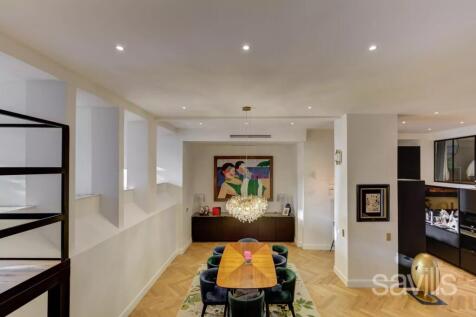 Reception room 