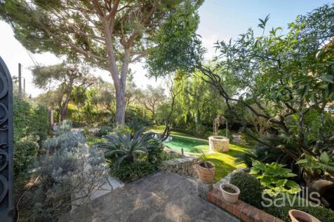 Villa for sale private estate Cap d&#39;Antibes