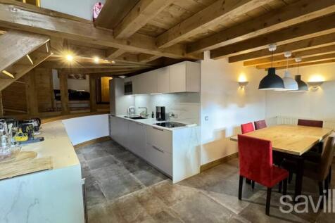 Kitchen dining room apartment Courchevel Moriond