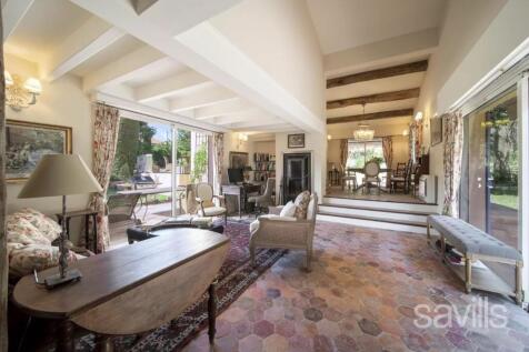 Spacious reception room