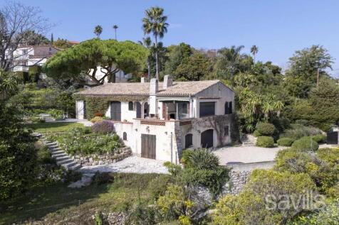Villa requiring renovation in Golfe-Juan
