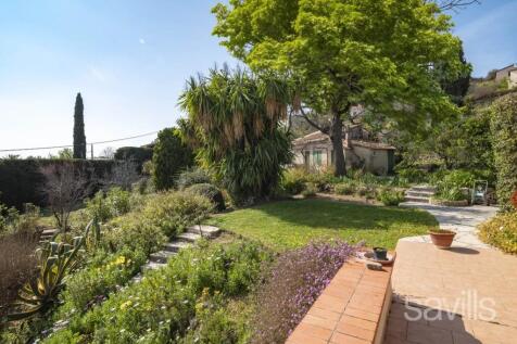 Villa with sea views requiring renovation for sale