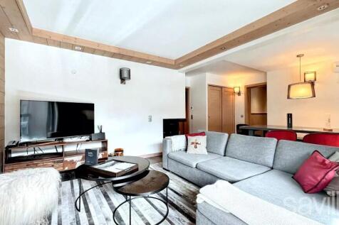 Living room apartment with panoramic views Courche
