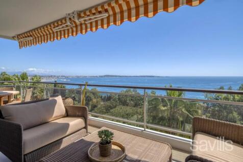 Sea views apartment for sale near Cannes