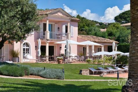 Hotel with large parking for sale French Riviera