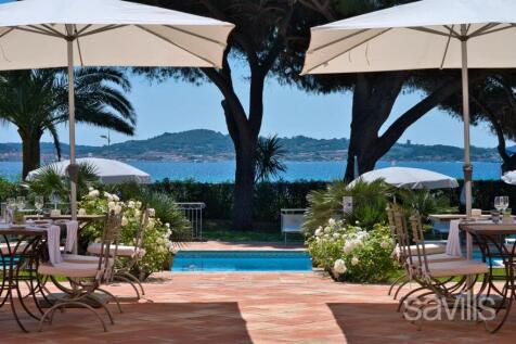 Hotel building for sale near Saint-Tropez