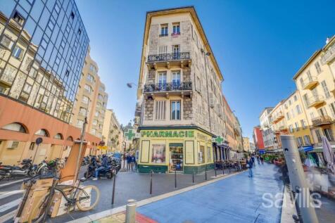 For sale apartment located in place du Pin in Nice