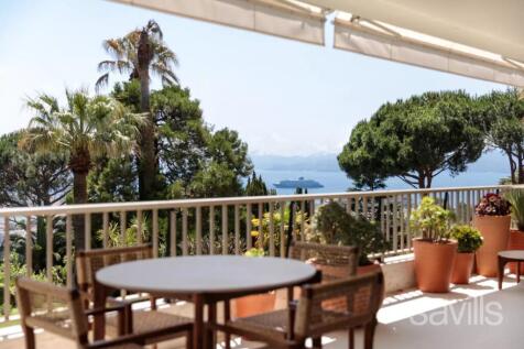 Terrace and sea views Cannes for sale
