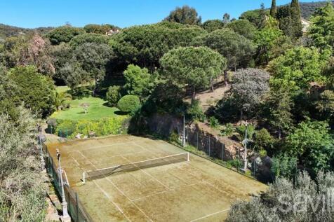 High-end property near Golf Club de Beauvallon