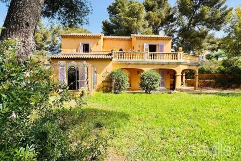 Provençal House With Terraces And Garden
