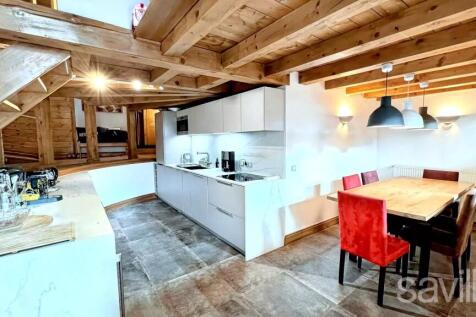 Kitchen dining room apartment Courchevel Moriond
