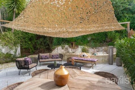 Provençal House With Terraces And Garden