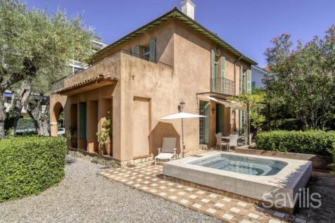 For sale, villa with pool near the beaches