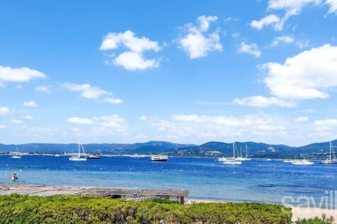 Beachfront Apartment In Saint-Tropez