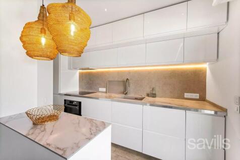 Apartment In Private Gated Residence
