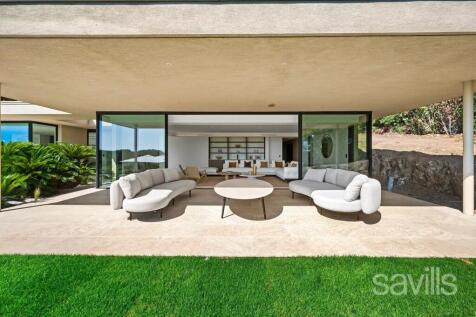 Modern sea view villa South of France