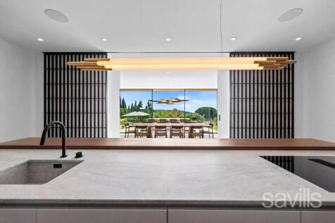 Contemporary villa with heated pool