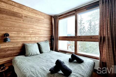 Double bedroom mountains view Courchevel Moriond