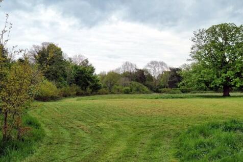 Land in Kenley.