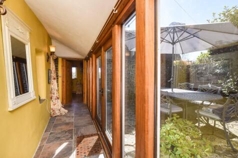 Glazed corridor