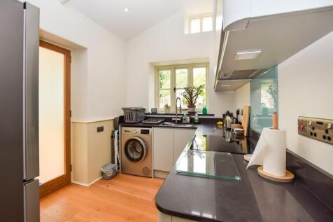 2nd kitchen/utility