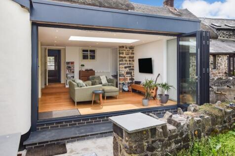 By-folds to garden