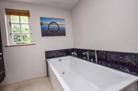 Spacious bathroom