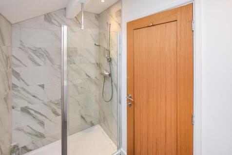 Ensuite to main