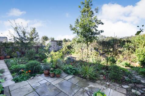 Pretty rear garden