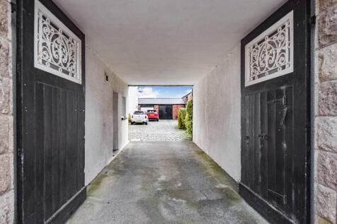 Shared drive to rear