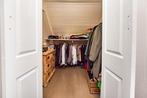 Walk-in wardrobe