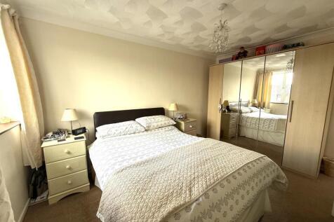 1 pine bedroom 1.jpeg