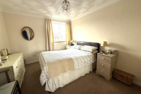 1 pine bedroom 21.jpeg