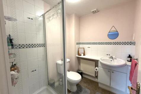 160 en suite 2.jpeg
