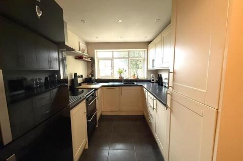 11 rectory lane kitchen.jpeg