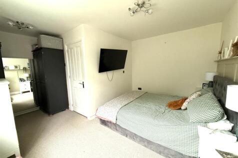 11 rectory lane bed.jpeg