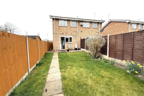 28 watson close rear.jpeg