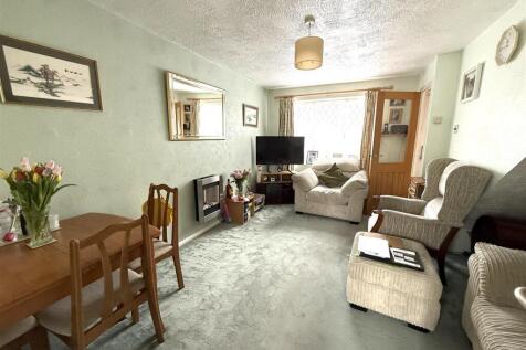 28 watson close lounge 2.jpeg