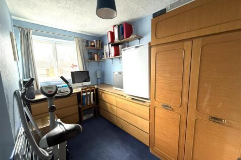 28 watson close bedroom 2.jpeg
