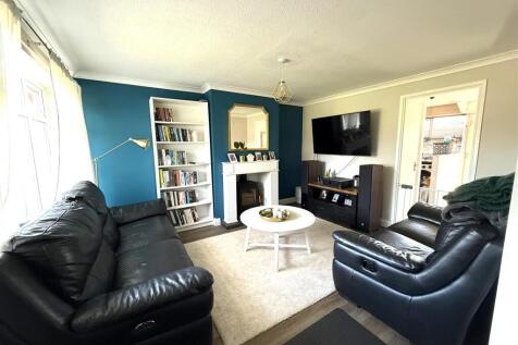37 campbell close lounge 3.jpeg