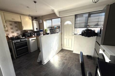 37 campbell close kit 3.jpeg