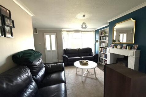 37 campbell close lounge.jpeg