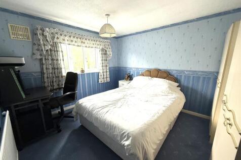 43 uttox bed.jpeg