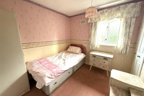 43 uttox bed 5.jpeg